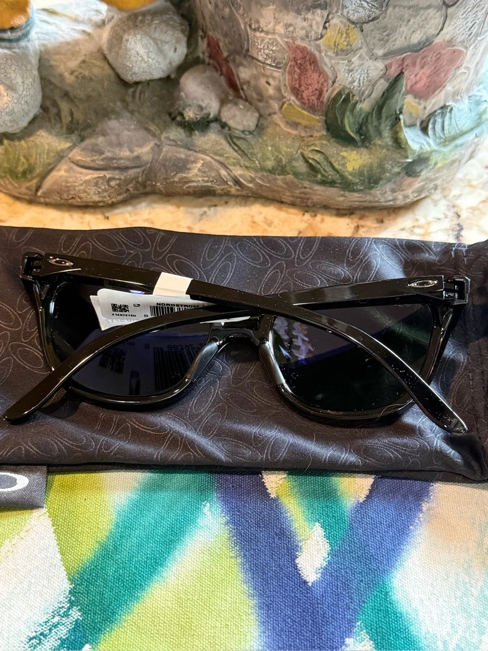 NEW Oakley OO9357 Hold Out Polarized 55mm Sunglasses In Polished Black/Violet